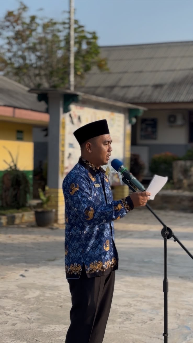 Upacara HUT RI ke-81 Khidmat, Waka Kesiswaan Sampaikan Amanat Mendalam